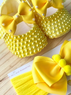 sapatinho-de-bebê-amarelo-mimos-da-carol-acessorios