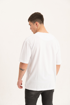 Remera blanca oversize sale