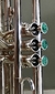Botões Trompete Prata com Pedra Verde - comprar online