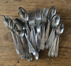 6 cucharas soperas de alpaca con baño de plata. 20 cm.
