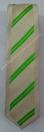 Gravata Slim Fit Toque de Seda - Bege Claro Acetinado com Riscas Verdes na Diagonal - COD: JAXZ28 - comprar online