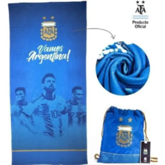 Imagen de Toallón + mochila Selección Argentina Messi Mundial Afa 70x150