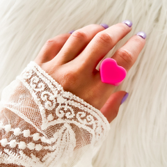 ANILLO ACRÍLICO CORAZÓN - FUCSIA